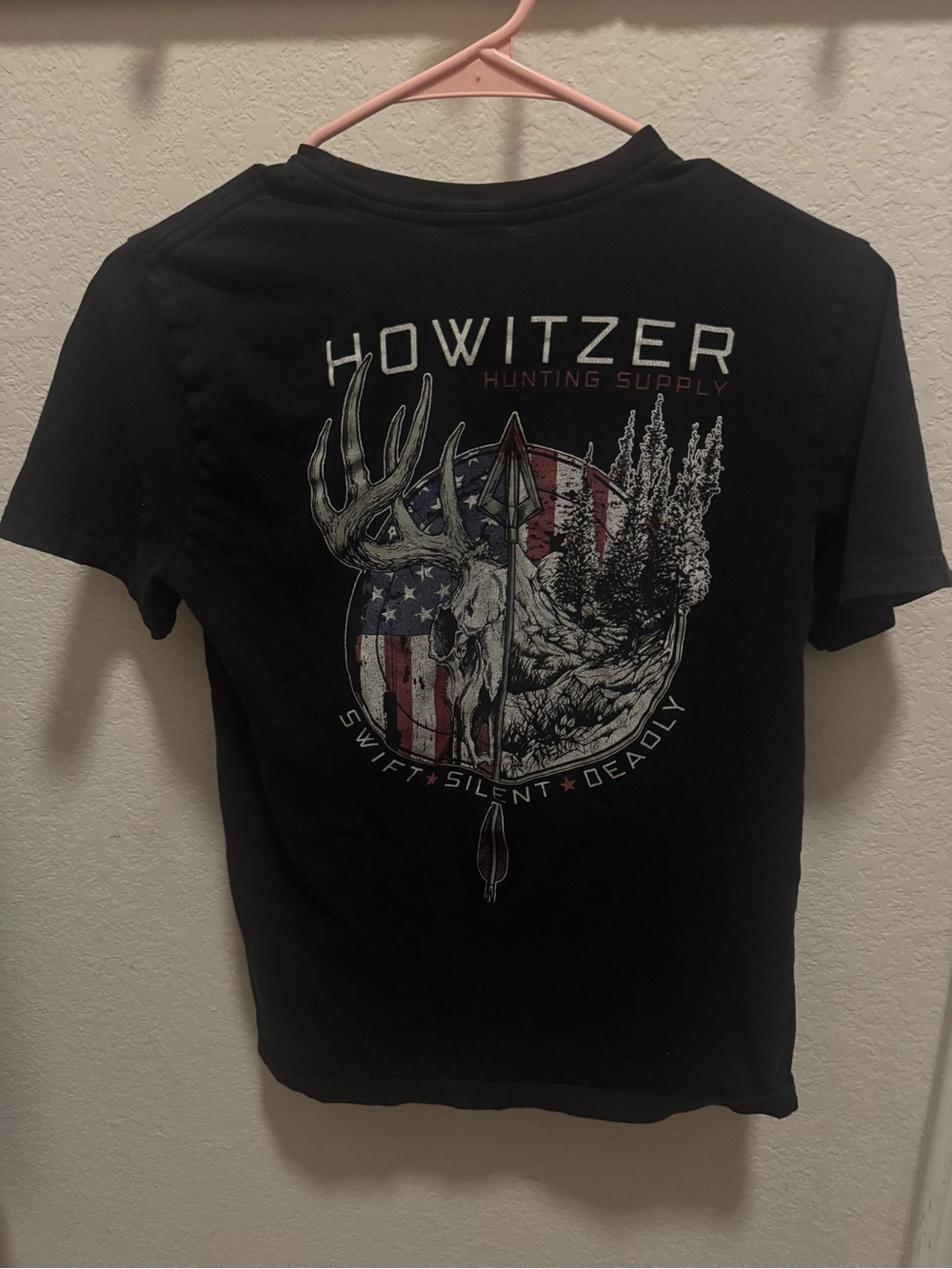 Howitzer Hunting Supply Men’s Black Graphic Short-Sleeve Tee